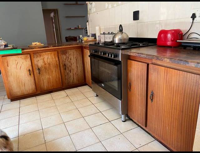 3 BEDROOM HOUSE FOR SALE IN FLORA PARK